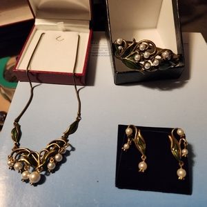 Pearl and Leaf Gold Jewelry Set: necklace, earrings, barrette, bracelet